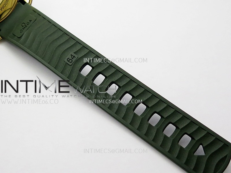 2018-seamaster-diver-300m-green-ceramic-bezel-yg-vsf-11-best-edition-green-dial-on-green-rubber-strap-a8801 (8).jpg