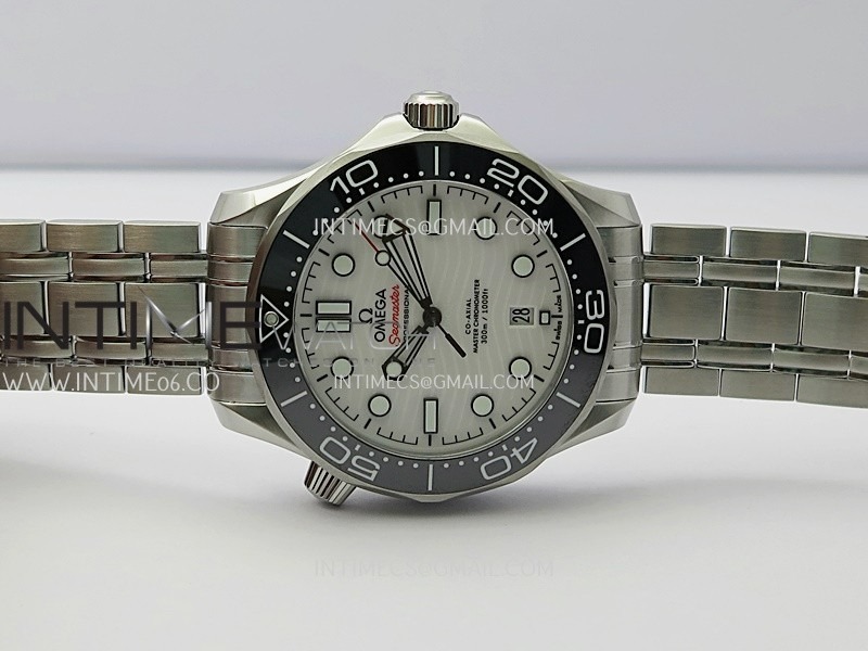 seamaster-diver-300m-black-ceramic-bezel-v4-vsf-11-best-edition-white-dial-on-ss-bracelet-super-clone-asian-8800 (2).jpg