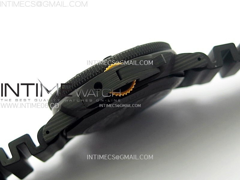 pam1324-carbotech-44mm-gmt-vsf-1-1-best-edition-carbon-dial-on-black-rubber-strap-p9011 (3).jpg