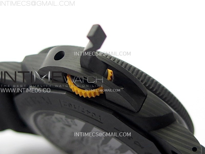 pam1324-carbotech-44mm-gmt-vsf-1-1-best-edition-carbon-dial-on-black-rubber-strap-p9011 (4).jpg