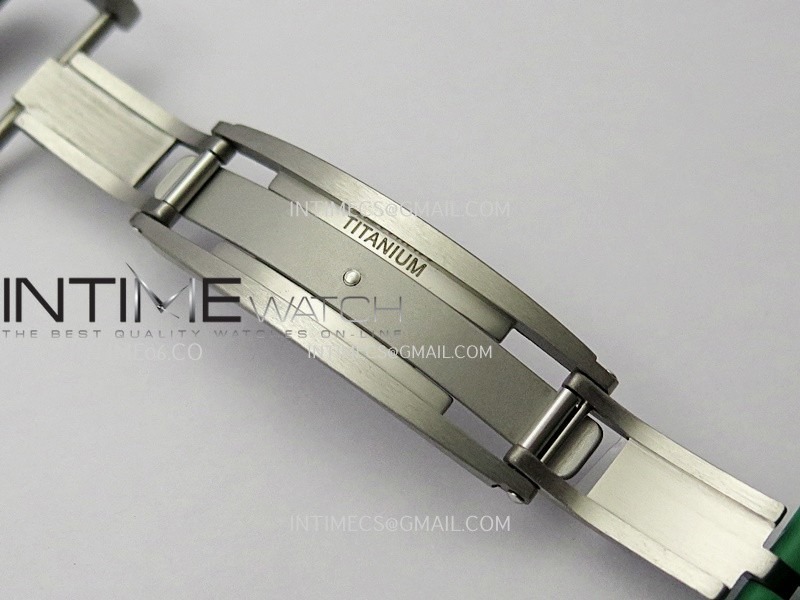 rm061-white-ceramic-zf-11-best-edition-on-green-rubber-strap-rmul2-super-clone (7).jpg