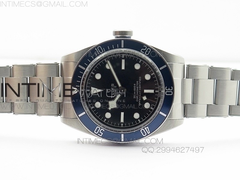 heritage-2016-black-bay-shield-zf-1-1-best-edition-blue-on-ss-bracelet-a2824 (2).jpg