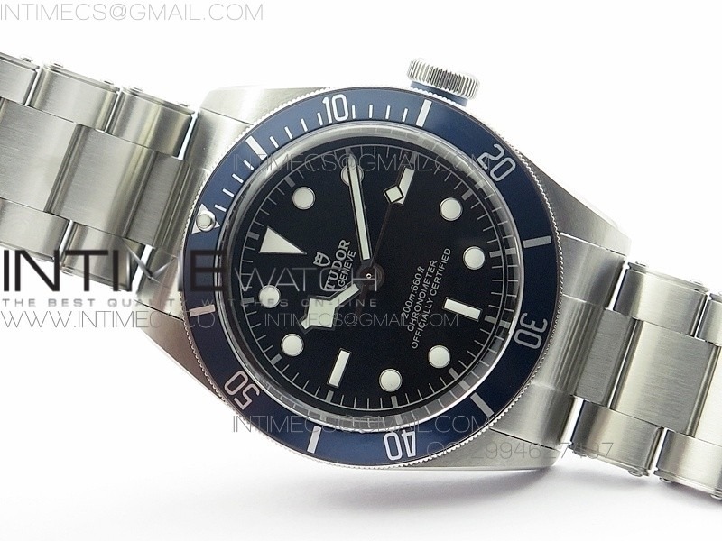 heritage-2016-black-bay-shield-zf-1-1-best-edition-blue-on-ss-bracelet-a2824 (1).jpg