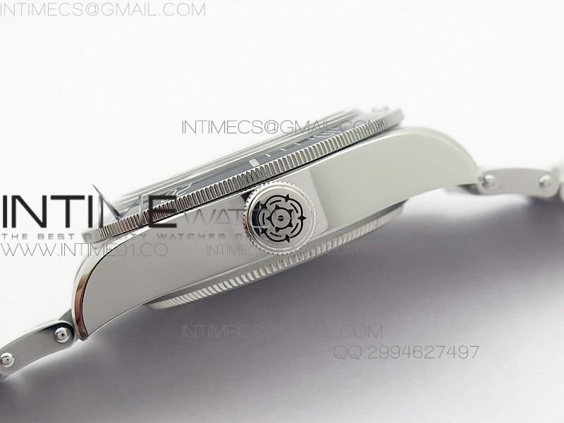heritage-2016-black-bay-shield-zf-1-1-best-edition-blue-on-ss-bracelet-a2824 (3).jpg