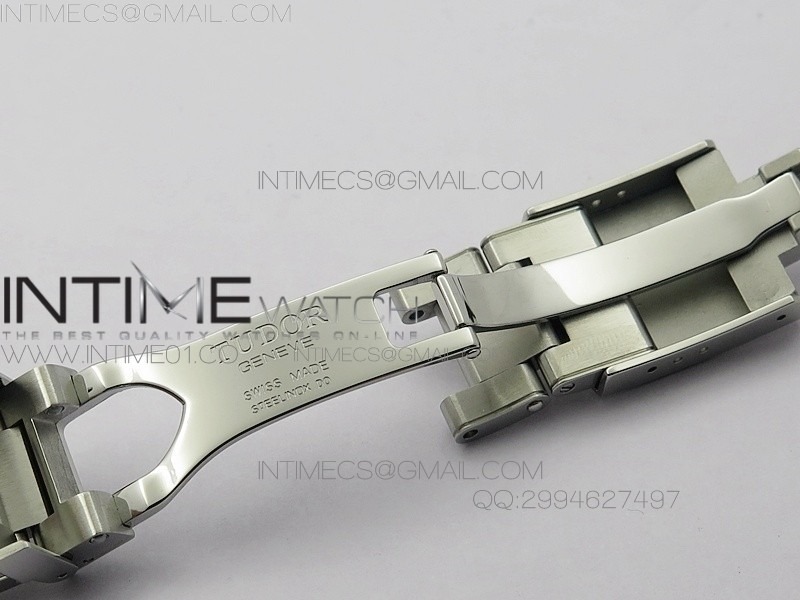 heritage-2016-black-bay-shield-zf-1-1-best-edition-blue-on-ss-bracelet-a2824 (8).jpg