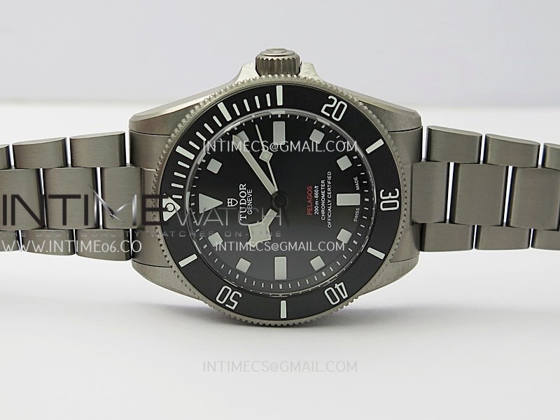 pelagos-m25407n-0001-39mm-black-ceramic-ti-v2-zf-11-best-edition-black-dial-on-titanium-bracelet-a2824 (2).jpg