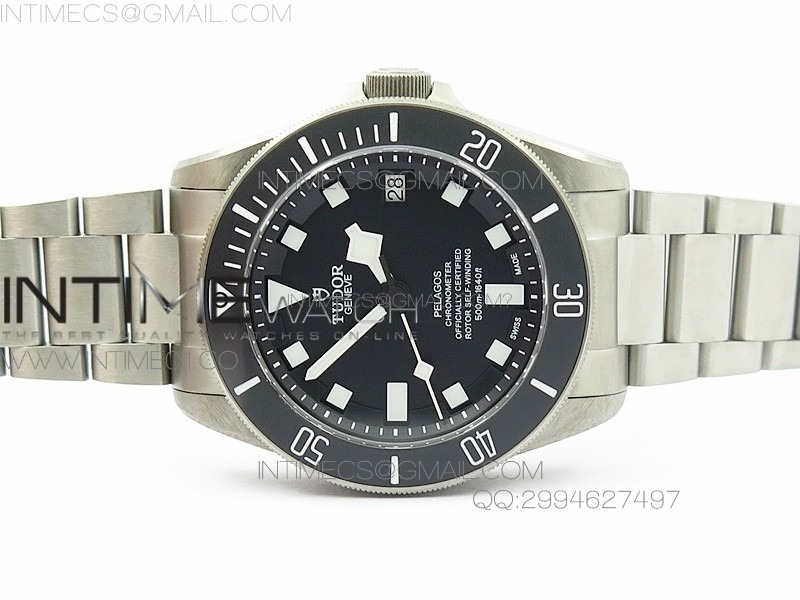 pelagos-zf-1-1-best-edition-black-dial-on-titanium-bracelet-a2824-v5 (2).jpg