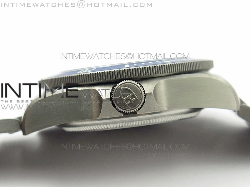 pelagos-blue-zf-1-1-best-edition-blue-dial-on-titanium-bracelet-a2824-free-blue-rubber-strap (3).jpg
